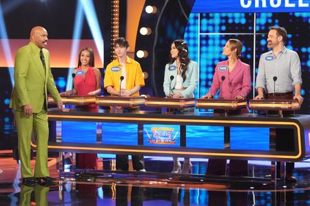 Steve Harvey and Lisa Yamada in Celebrity Family Feud (2008)