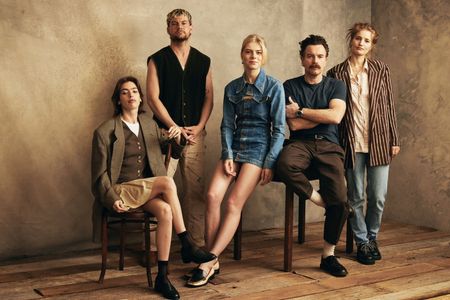 Ewan McGregor, Jake Weary, Emma Westenberg, Vera Bulder, and Clara McGregor