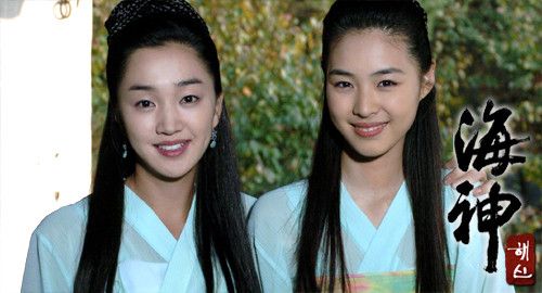 Soo Ae and Yeon-hee Lee in Emperor of the Sea (2004)