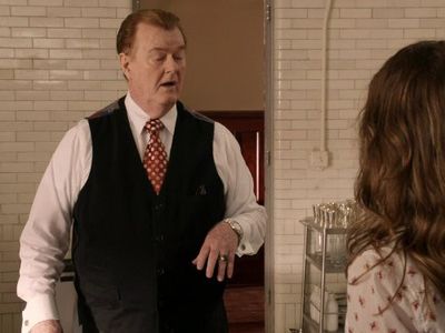 Keri Russell and Robert Michael Morris in Running Wilde (2010)