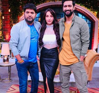 Vicky Kaushal, Kapil Sharma, and Nora Fatehi in The Kapil Sharma Show: Nora Fatehi & Vicky Kaushal (2019)