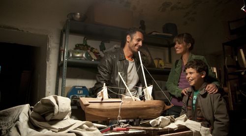 Raoul Bova, Paola Cortellesi, and Giovanni Bruno in Escort in Love (2011)