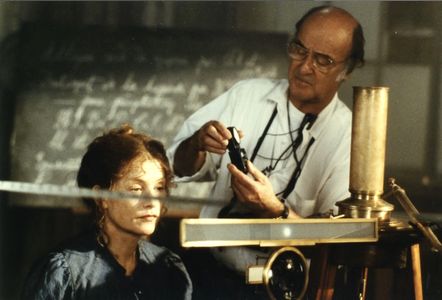 Isabelle Huppert and Pierre Lhomme in Les palmes de M. Schutz (1997)