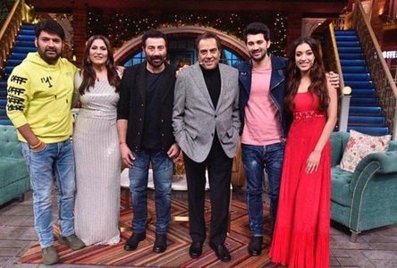 Dharmendra, Sunny Deol, Archana Puran Singh, Sahher Bambba, Karan Deol, and Kapil Sharma in The Kapil Sharma Show: The D