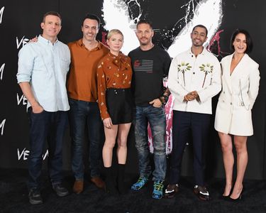 Ruben Fleischer, Tom Hardy, Michelle Williams, Reid Scott, Riz Ahmed, and Jenny Slate at an event for Venom (2018)