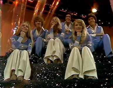 Susan Olsen, Christopher Knight, Mike Lookinland, Maureen McCormick, Geri Reischl, and Barry Williams in The Brady Bunch