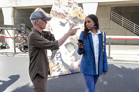 Dan Gilroy and Zawe Ashton in Velvet Buzzsaw (2019)