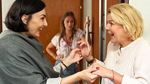 Sina Tkotsch, Mimi Fiedler, and Mirja Boes in Beste Schwestern (2018)