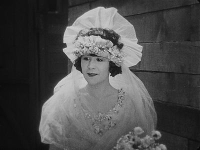 Virginia Fox in Neighbors (1920)