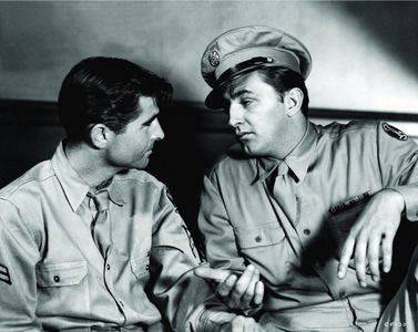 Robert Mitchum and George Cooper in Crossfire (1947)