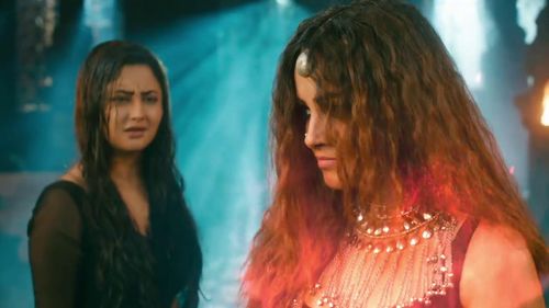 Anita Hassanandani Reddy and Rashami Desai in Naagin: Episode #4.27 (2020)