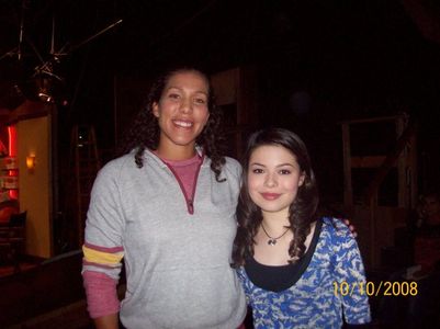 Behind the scenes of i-Carly with Miranda Cosgrove