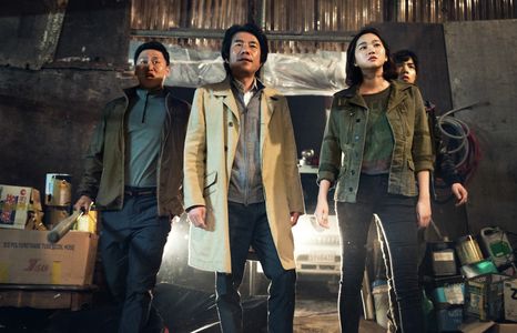 Dal-su Oh, Shi-hoo Kim, Dae-hwan Oh, and Yoon-ju Jang in Veteran (2015)