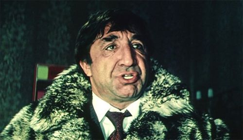 Frunzik Mkrtchyan in Odinokim predostavlyaetsya obshchezhitiye (1984)