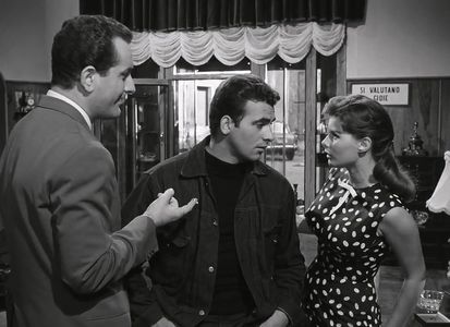 Marisa Allasio, Maurizio Arena, and Riccardo Garrone in Belle ma povere (1957)