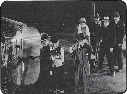 Dorothy Arnold, Anthony Averill, Jerry Frank, Robert Kent, Regis Toomey, and Edward Van Sloan in The Phantom Creeps (193