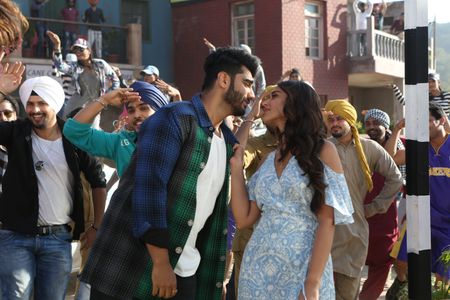 Arjun Kapoor and Ileana D'Cruz in Mubarakan (2017)