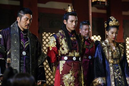 Kim Seo-hyeong, Ji Chang-Wook, and Young Ho Kim in The Empress Ki (2013)