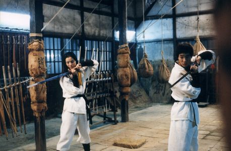 Seung-beom Ryu and So-yi Yoon in Arahan (2004)