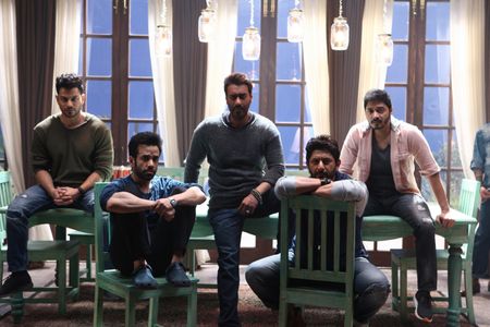 Ajay Devgn, Kunal Kemmu, Arshad Warsi, Tusshar Kapoor, and Shreyas Talpade in Golmaal Again (2017)