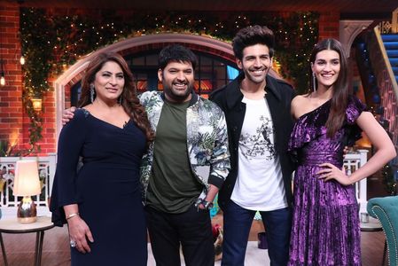 Archana Puran Singh, Kartik Aaryan, Kriti Sanon, and Kapil Sharma in The Kapil Sharma Show (2016)