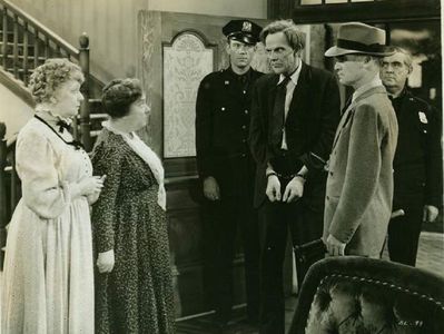 Jean Adair, James Gleason, Josephine Hull, Raymond Massey, Edward McNamara, and John Ridgely in Arsenic and Old Lace (19