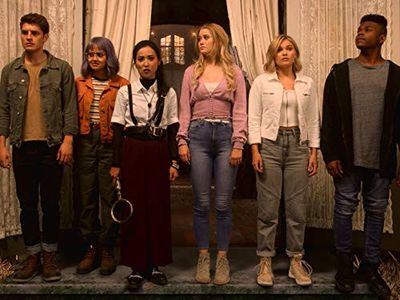 Gregg Sulkin, Ariela Barer, Olivia Holt, Lyrica Okano, Virginia Gardner, and Aubrey Joseph in Runaways: Devil's Torture 