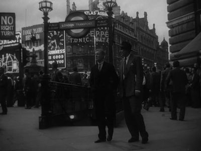 Patrick Barr and Peter Reynolds in The Vanquished (1953)