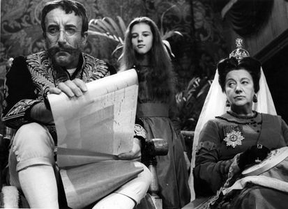 Peter Sellers, Alison Leggatt, and Anne-Marie Mallik in Alice in Wonderland (1966)