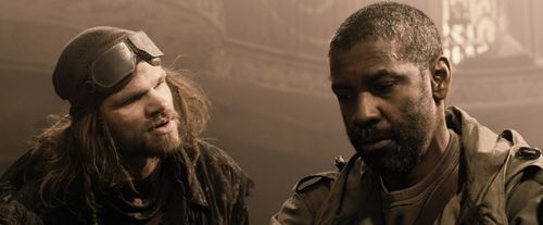 Denzel Washington and Evan Jones in The Book of Eli (2010)