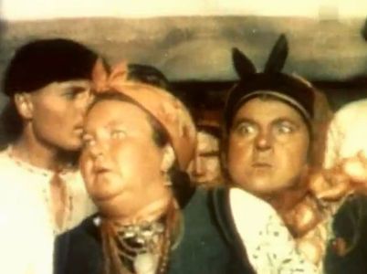 Tatyana Barysheva and Varvara Chayka in Sorochynskyi yarmarok (1939)