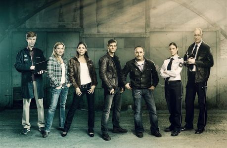 Erdogan Atalay, Vinzenz Kiefer, Gottfried Vollmer, Katja Woywood, Niels Kurvin, Daniela Wutte, and Katrin Heß in Alarm f