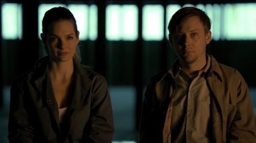 Jimmi Simpson and Nicole Steinwedell in Breakout Kings (2011)