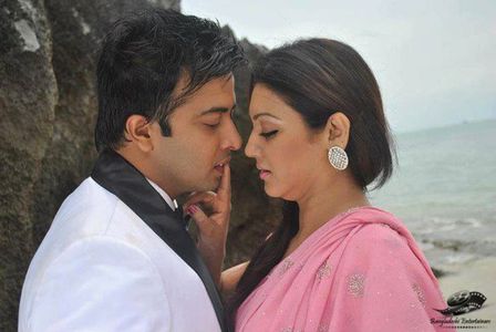 Shakib Khan and Jaya Ahsan in Purnodoirgho Prem Kahini (2013)