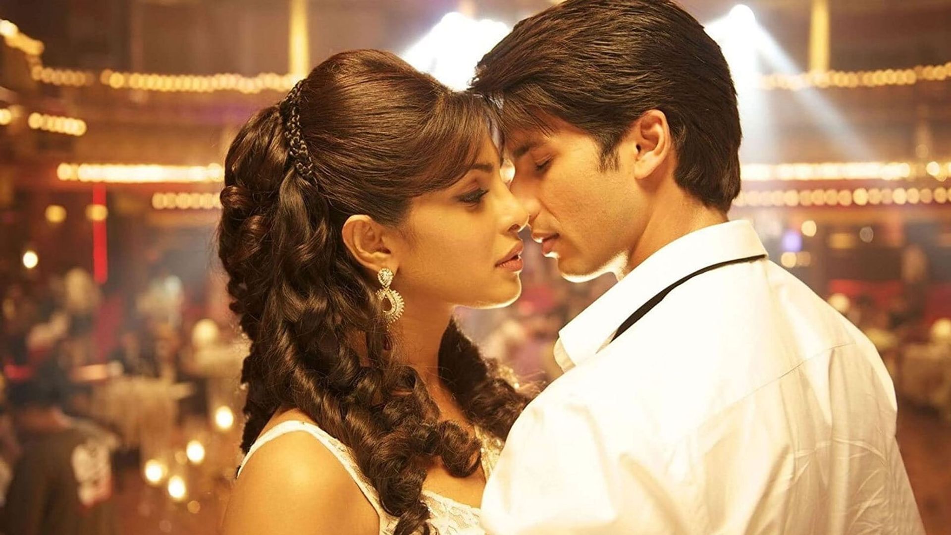 Teri Meri Kahaani background